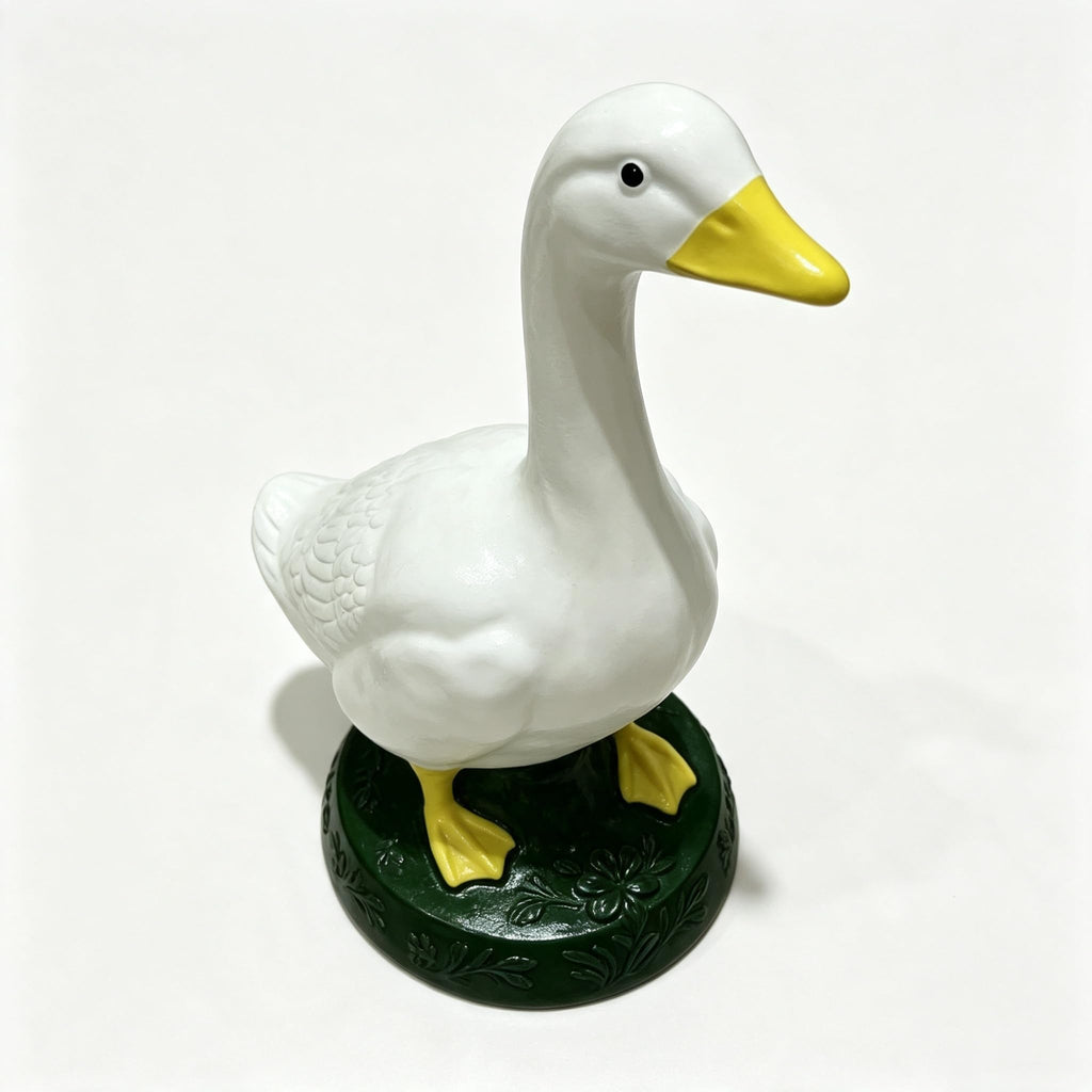 STURDY YARD PORCH GOOSE STATUE. Built for year‑round outdoor use. Resists bumps, moisture and changing weather for long‑lasting lawn display.