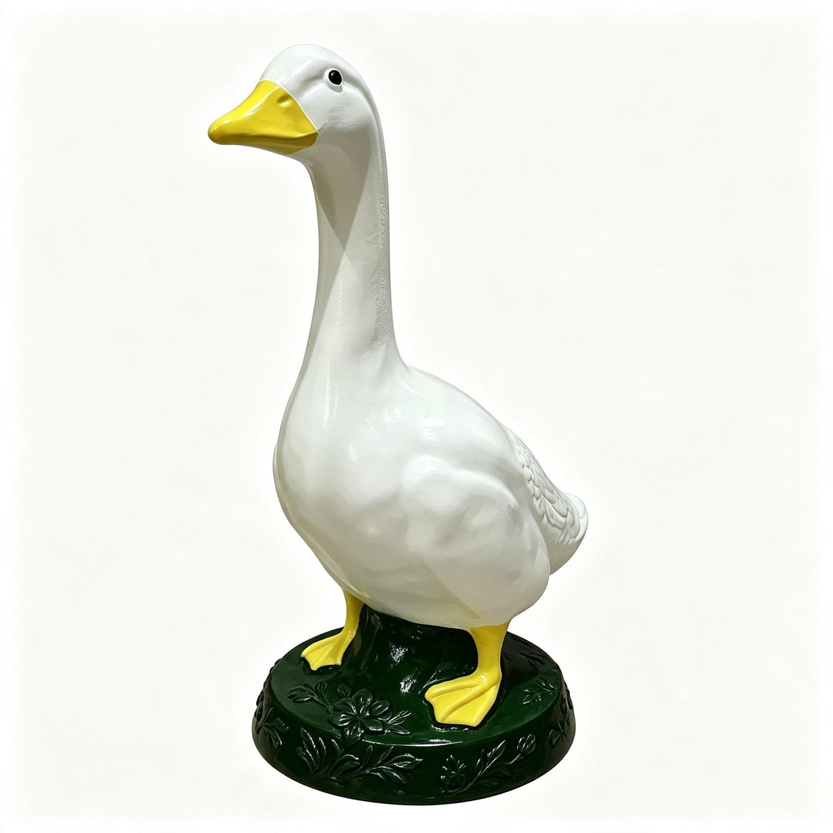 STURDY YARD PORCH GOOSE STATUE. Built for year‑round outdoor use. Resists bumps, moisture and changing weather for long‑lasting lawn display.